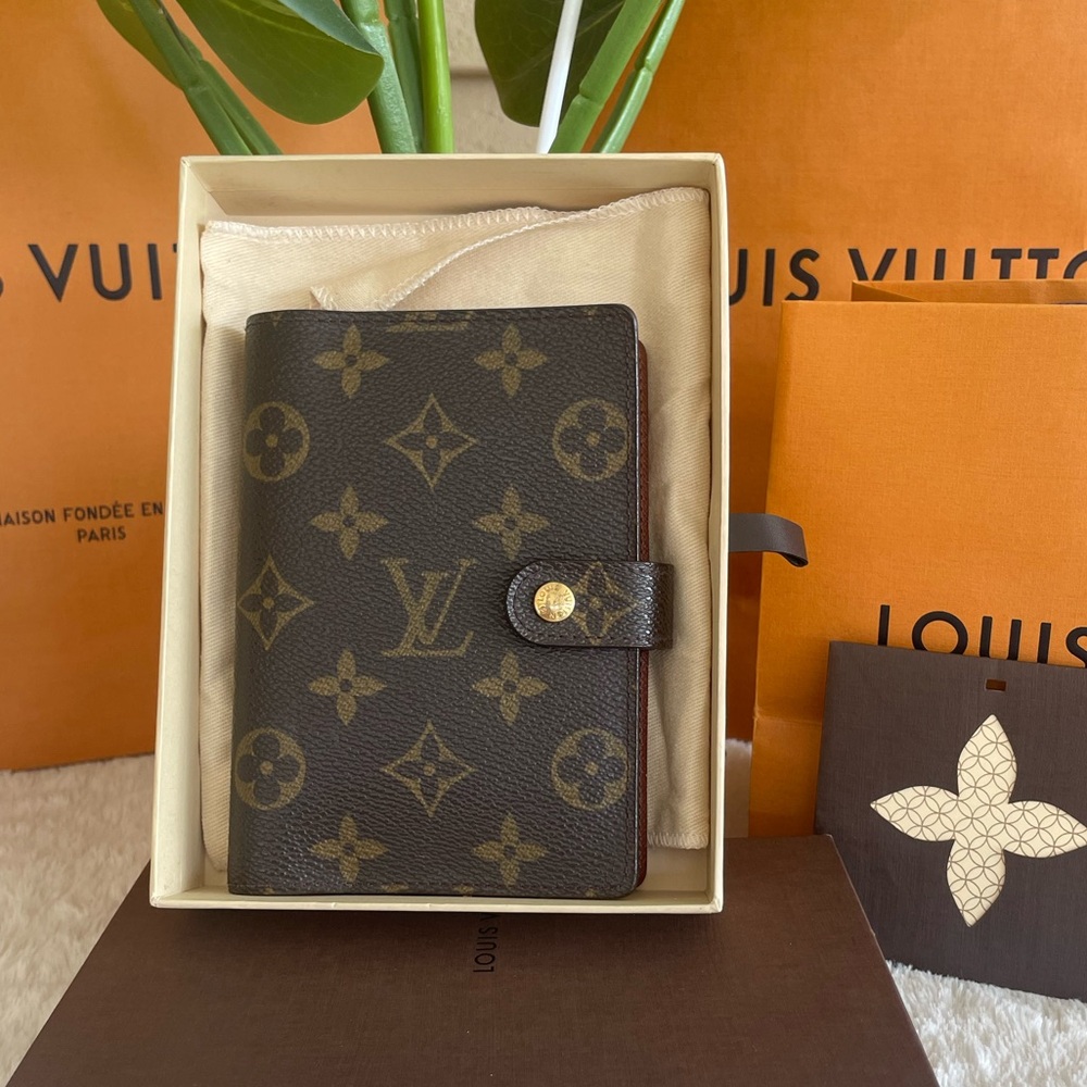 Louis Vuitton agenda pm size🤎🤎🤎🤎💜💜💜